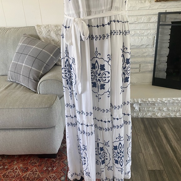 Beautiful white and blue Ann Taylor Loft dress size small. - Picture 2 of 10